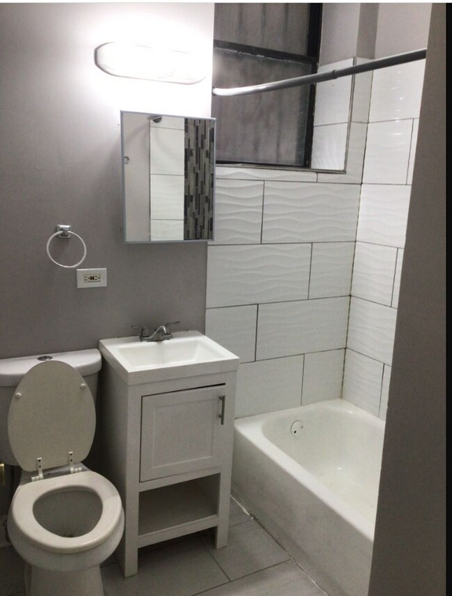 Photo - 406 W 77th St Unidad 312