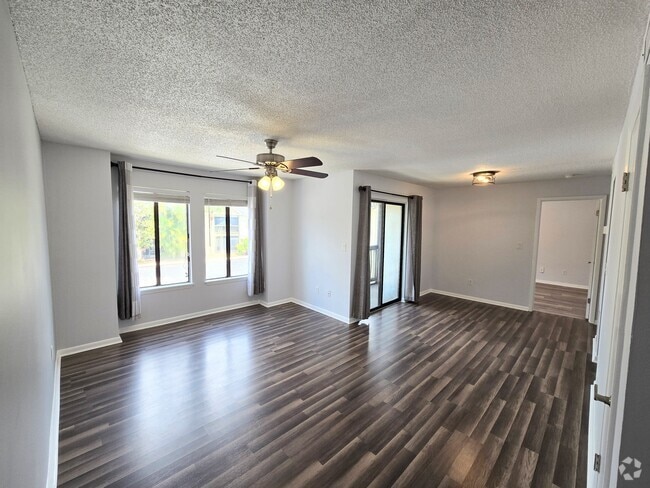 Building Photo - 3570 Sable Palm Ln Unit G Rental