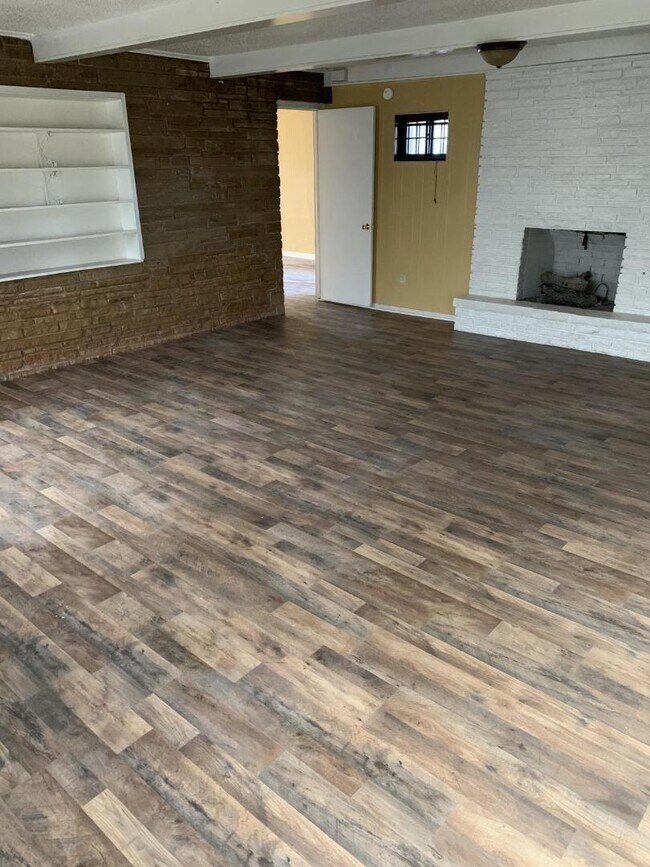 Photo - 1509 Meyers Pl