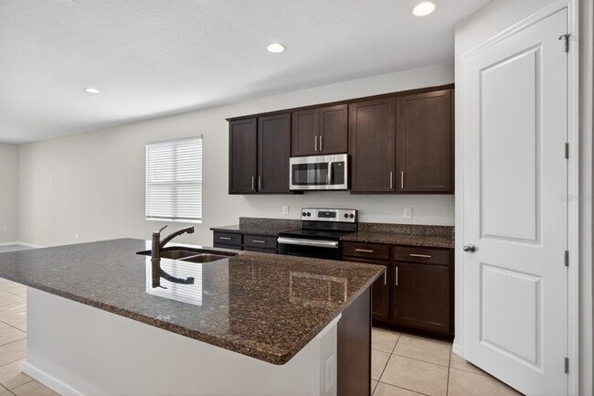 Photo - 689 Meadow Pointe Dr