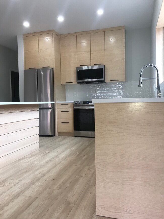 Custom High-End Kitchen with Two sided eating Bar - 19609 SE Chitwood Rd Unit #2