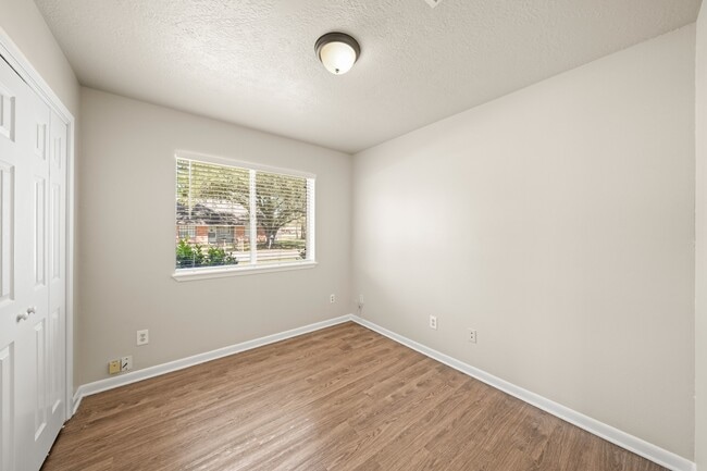 Photo - 9731 Youngcrest Dr