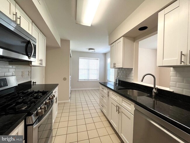 Photo - 40 Roxbury Ct