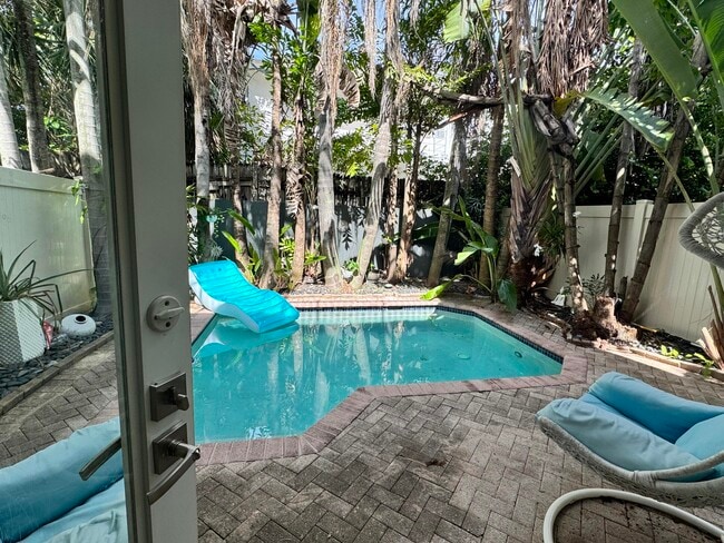 808 N Victoria Park Rd