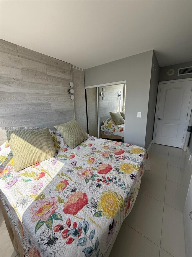 Photo - 19370 Collins Ave Unit 912