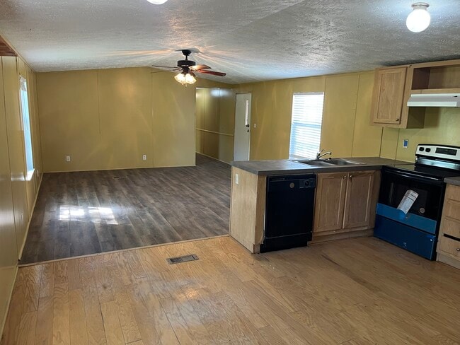 Photo - 411 E Main St