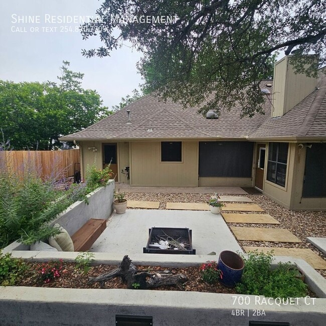 Building Photo - 700 Racquet Ct