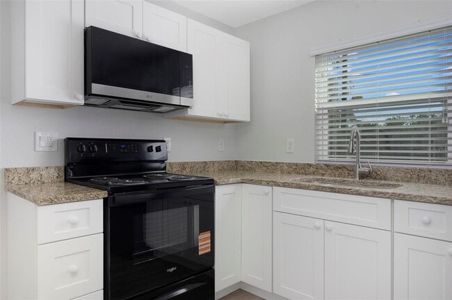 Photo - 454 21st St N