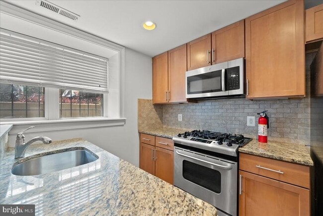 Photo - 739 Newton Pl NW