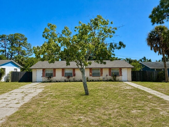 Building Photo - Sunny Lakes Unit 512