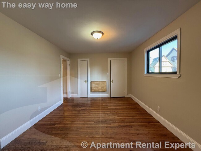 Photo - 48 Bishop Allen Dr Unidad #2L