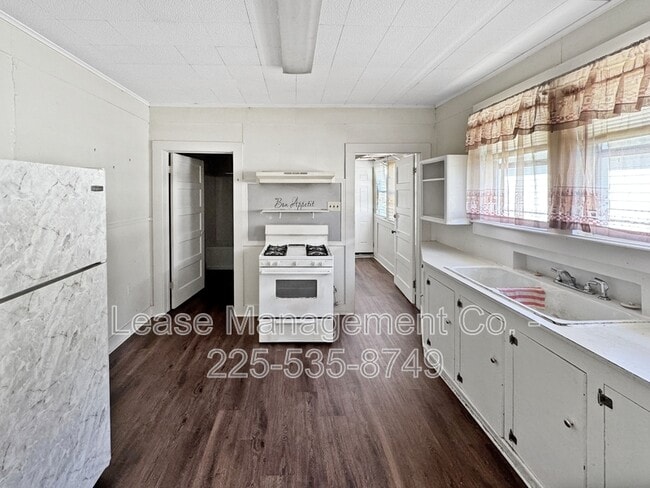 Photo - 661 Victory Dr