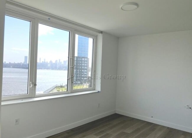 Photo - 3 bedroom in LONG ISLAND CITY NY 11101 Unidad 1201