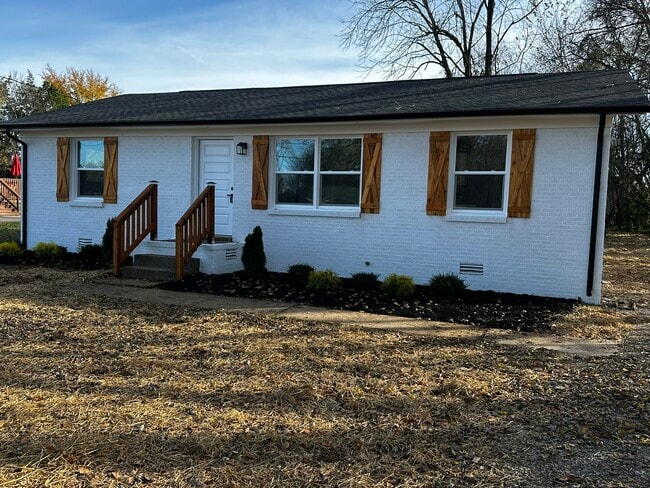 Building Photo - 2506 Halls Hill Pike