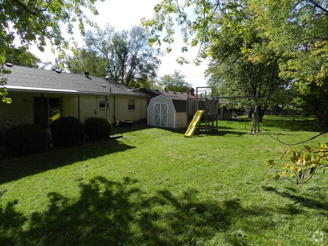 Building Photo - Great 4BR, 2BA single family home with AC ...