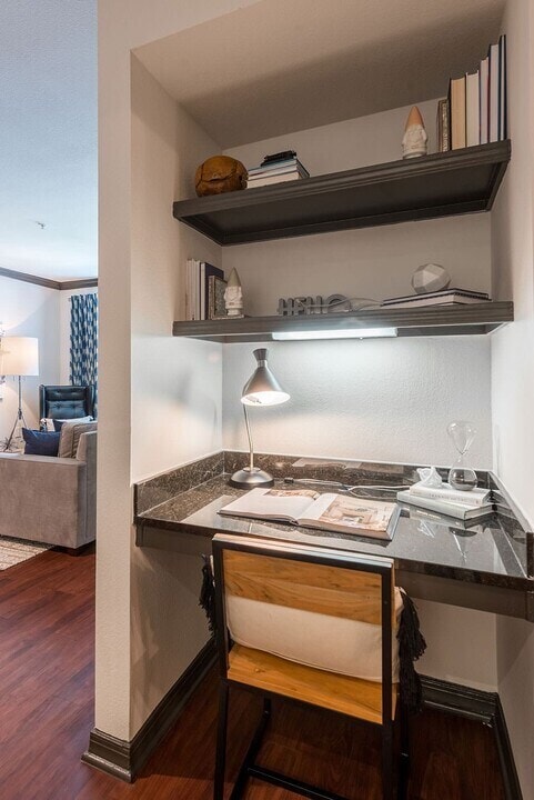 Photo - Move In & Save $500 + Get Fees Credited! Unidad CLL1