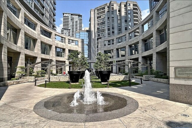 Photo - 2181 Yonge St