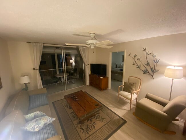 Living Room - 190 Turtle Lake Ct Unit 204