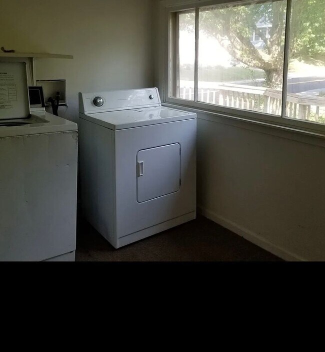 Photo - 601 E University St