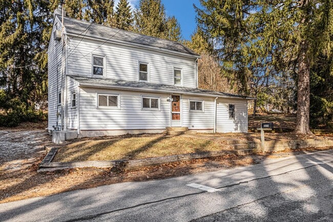 Building Photo - Charming 3-Bedroom Home in Quiet Neighborhood