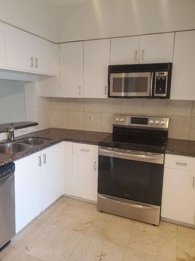 Photo - 16645 Hemingway Dr