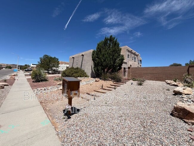 Photo - 6323 Pima Pl NW