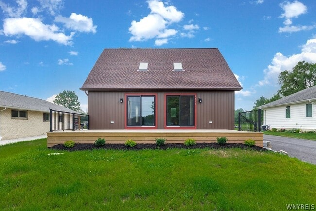 Building Photo - 4017 W River Pkwy