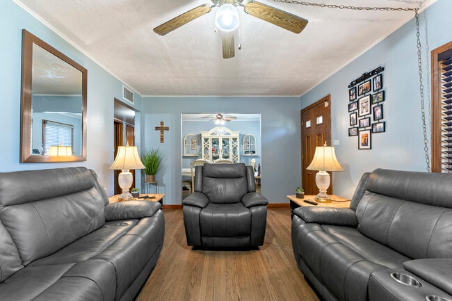 Photo - 253 E Grand Ave