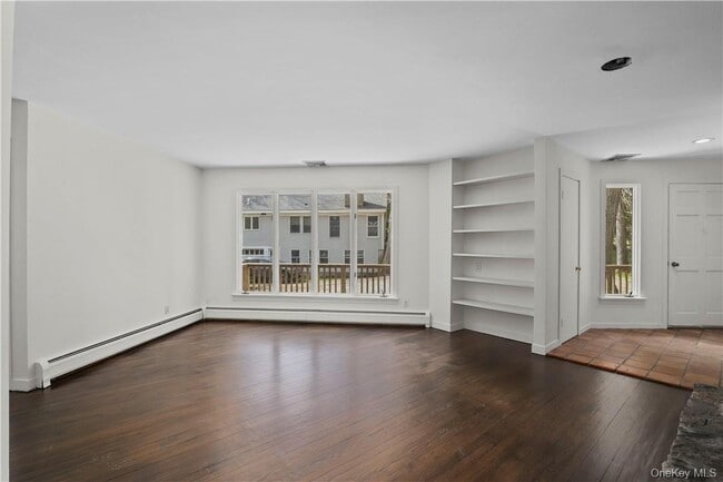 Photo - 165 Old Post Rd