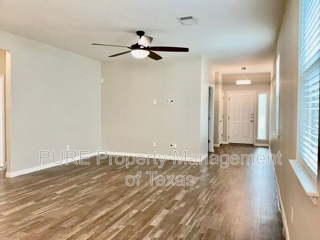 Photo - 128 Earl Keen St