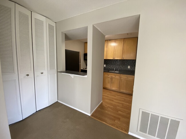 Photo - 7 Redwood Ln