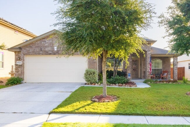 Building Photo - Single story home with study located in Miramar.