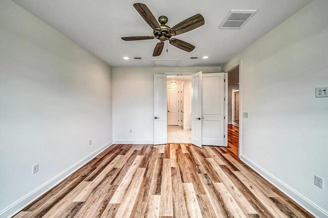 Photo - 22 Roundwood Dr