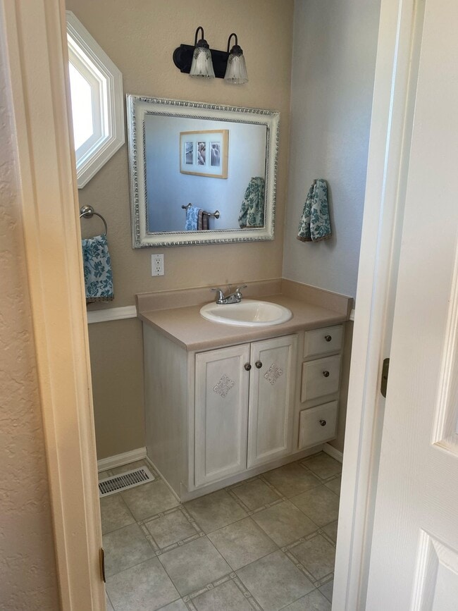Photo - 435 E Stardust Dr