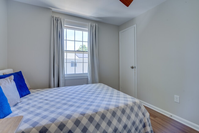 UL 2 - 8056 Central Park Dr