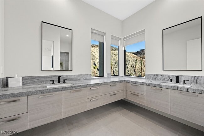 Photo - 577 Overlook Rim Dr