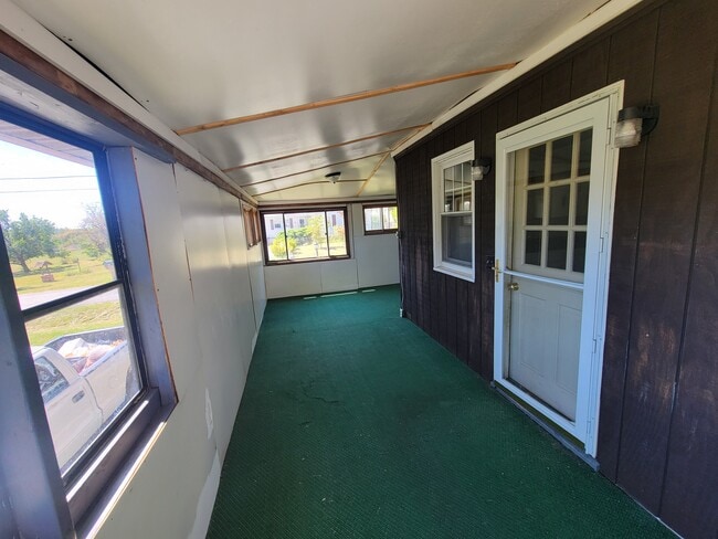 Photo - 1494 Thompson Rd