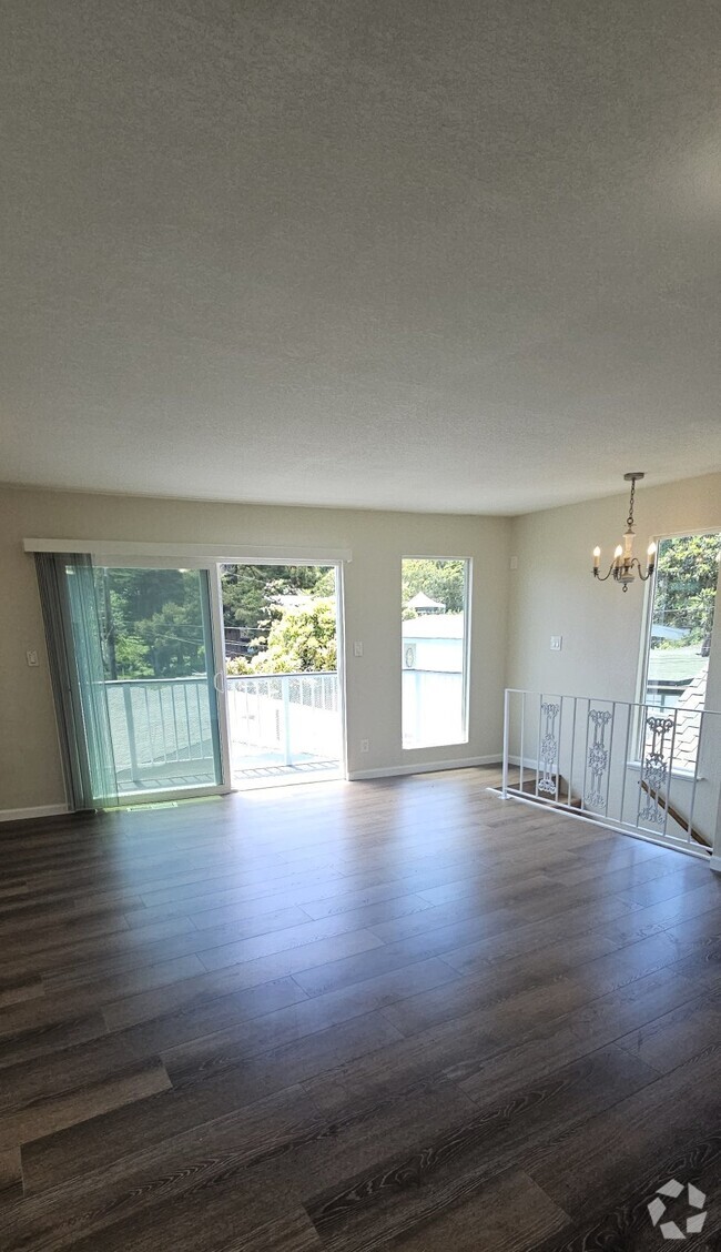 Building Photo - Stunning Capitola Home with Bonus Office &...