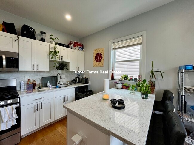Building Photo - 130 Boston St Unit 2 Rental