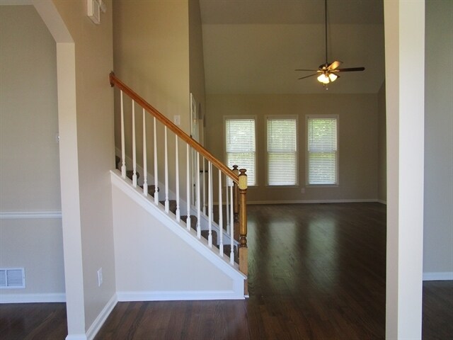 Photo - 623 Redwood Ln