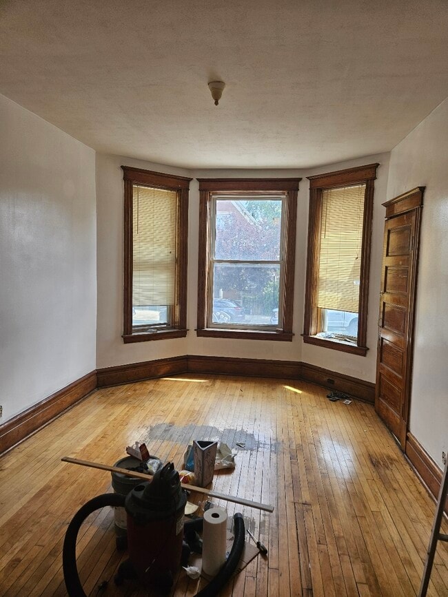 Building Photo - 2332 W 25th St Unit W25th Street and Western