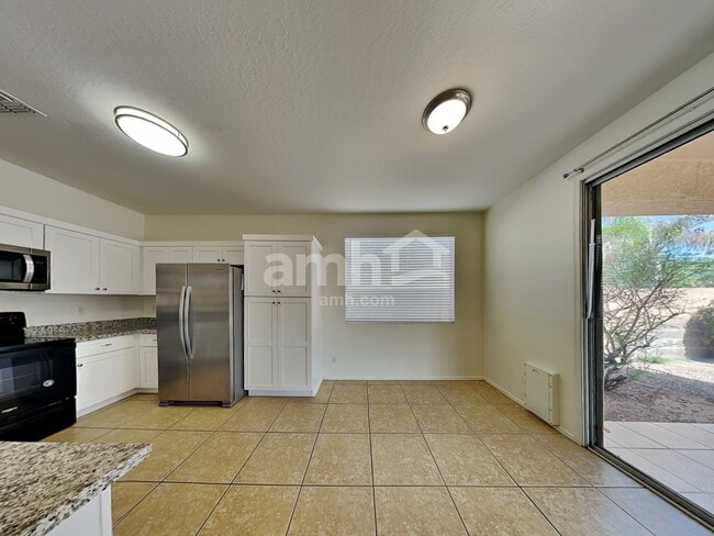 3443 E Santa Fe Ln