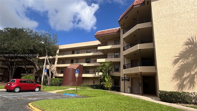 Photo - 10401 W Broward Blvd Condominio Unidad 411