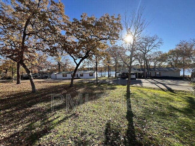 Photo - 223 Sunray St