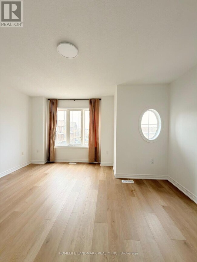 Photo - 60 Bloom Cres