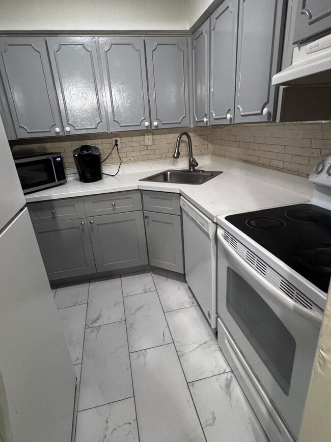 Photo - 2595 Marilee Ln Unit 4
