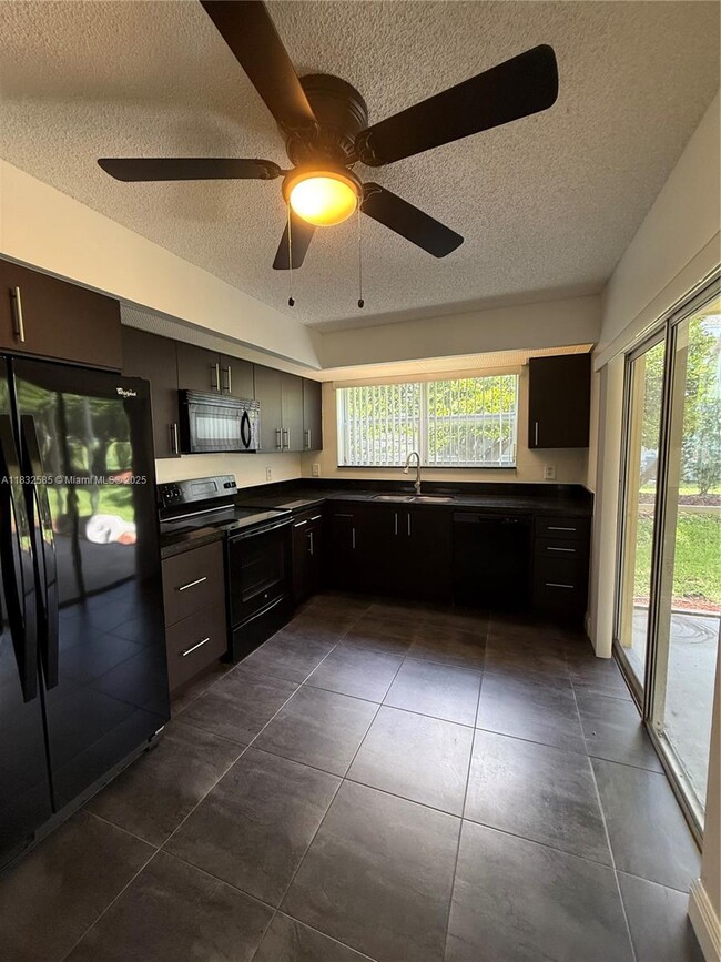 Building Photo - 2503 SE 19th Pl Unit 102-A Rental