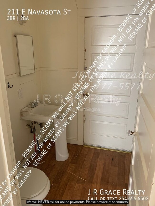 Photo - 211 E Navasota St