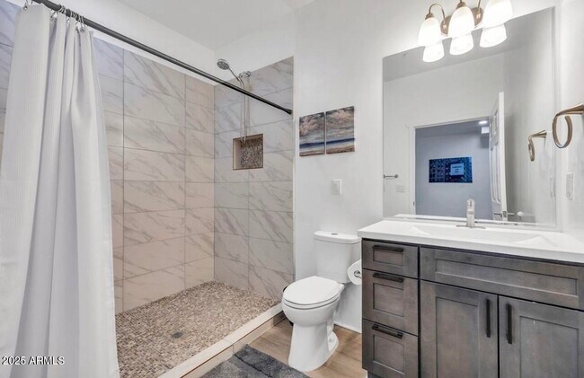 Photo - 830 S Farmer Ave