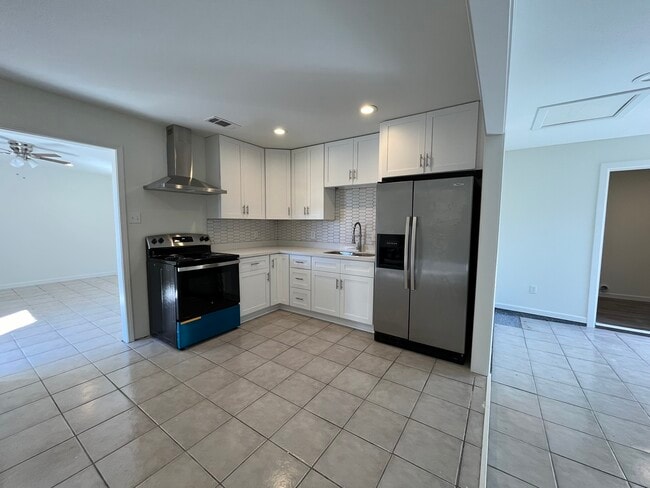 Photo - 1021 Sandalwood Dr House